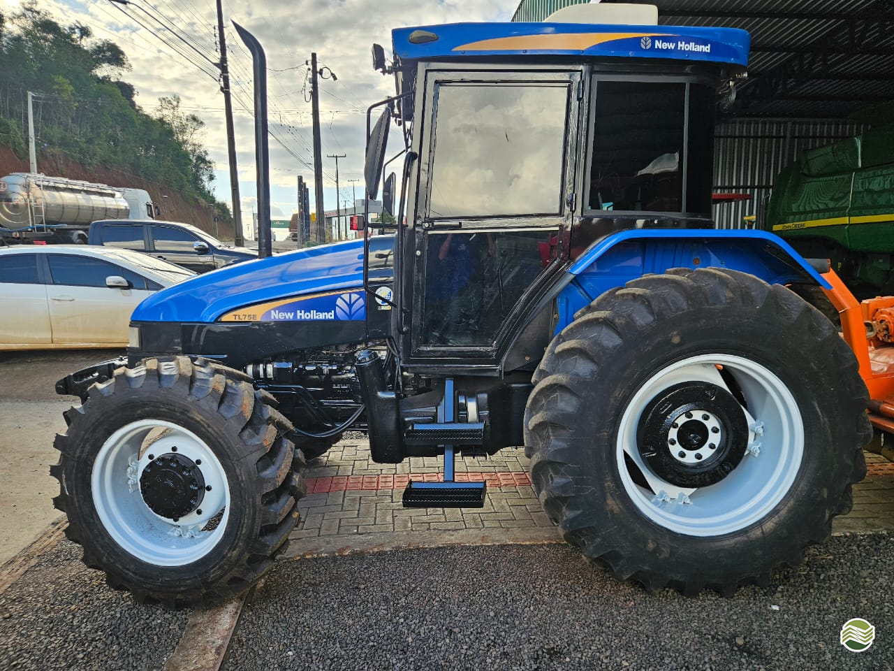 TRATOR NEW HOLLAND NEW TL 75 Tração 4x4 Pessette Máquinas Agrícolas CHOPINZINHO PARANÁ PR